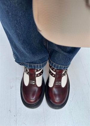 Everyday Butterfly mary jane brushed shoe Black/Burgundy S3168 Ganni 